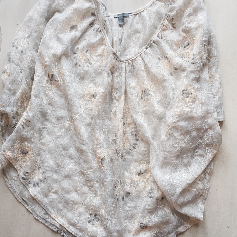 Lace V-Neck Floral Bat Sleeve Top